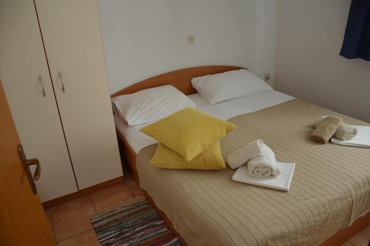 Apartments Burcul Pag 帕格 外观 照片