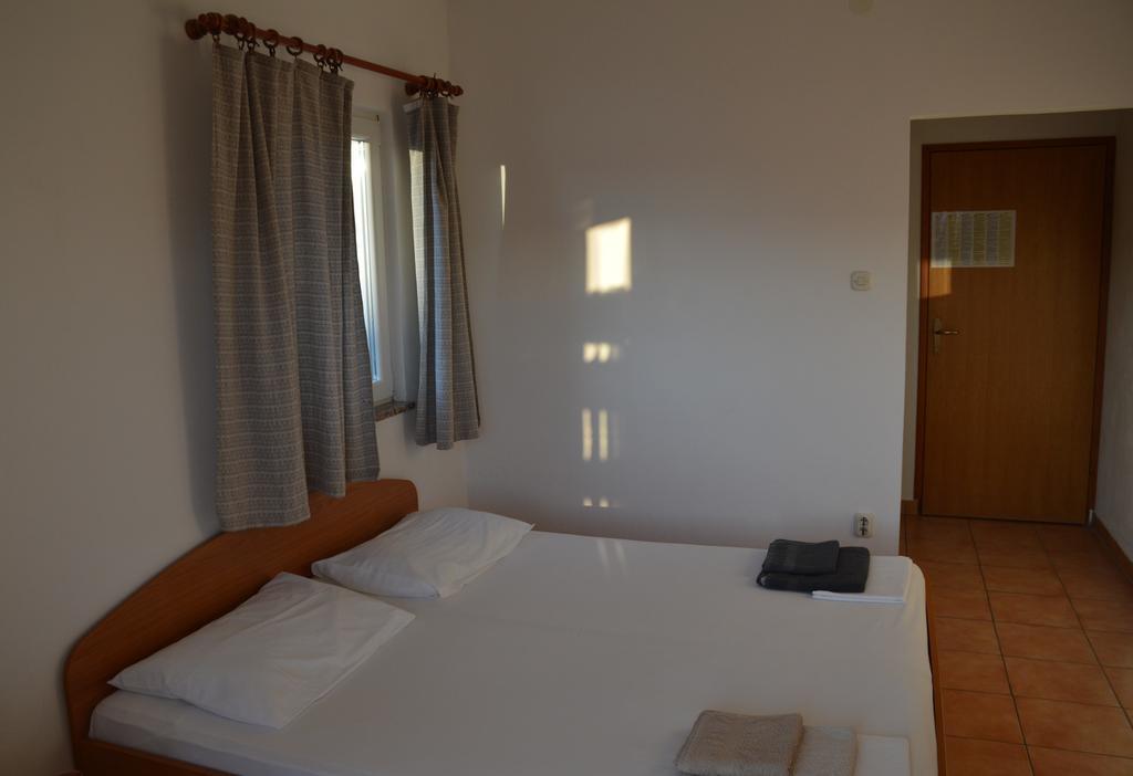 Apartments Burcul Pag 帕格 客房 照片